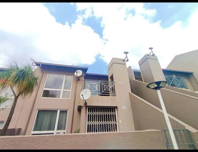 2 BEDROOM TOWNHOUSE FOR SALE IN SOUTH CREST